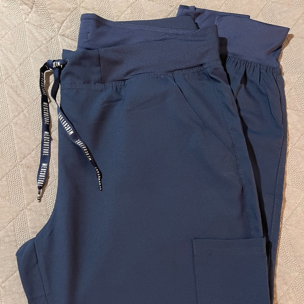 Women’s jogger scrubs